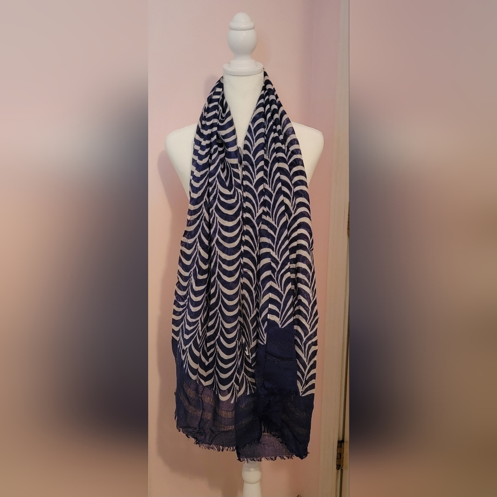 CHUNS Blue, White & a touch of Shimmer Scarf NWOT